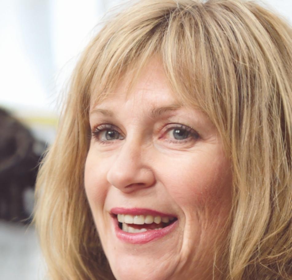 María González, Analista Financiera